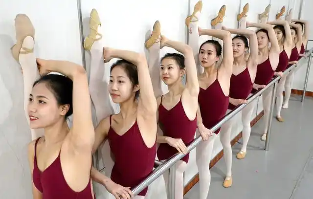 河南普通女孩打败明星考生,全国第四考入北电,人称"素人女神"