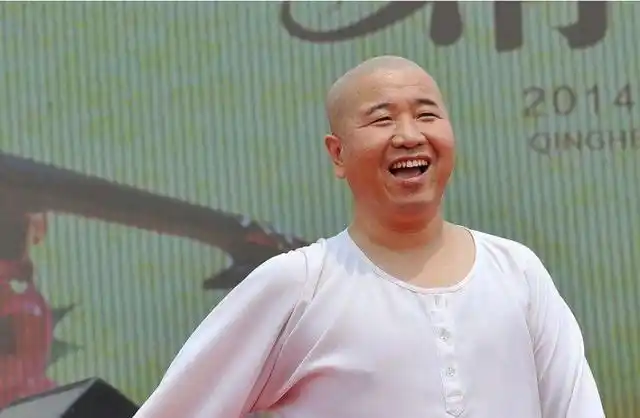 王小利为了直播捞金与师父赵本山闹翻值吗