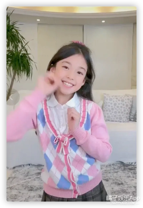 还记得爸爸去哪儿的小泡芙吗长大后的她也是甜妹