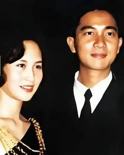 即使当年陈百强和何超琼都矢口否认恋情,但恋爱的细节都历历在目_手链