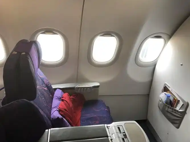 国航321西安飞上海公务舱体验