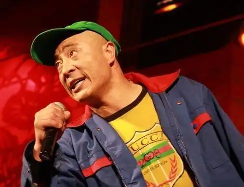 赵本山徒弟刘小光卷土重来,走上了乡镇活动演出,沦为三线笑星