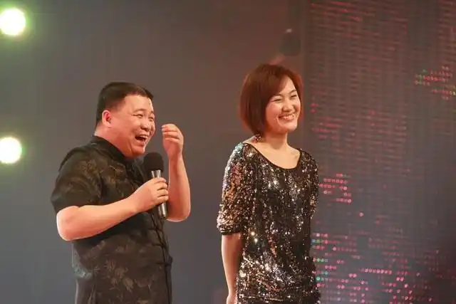 春晚"戏耍"李咏,成名后不忘本拒拜师赵本山,三顾茅庐抱美人归