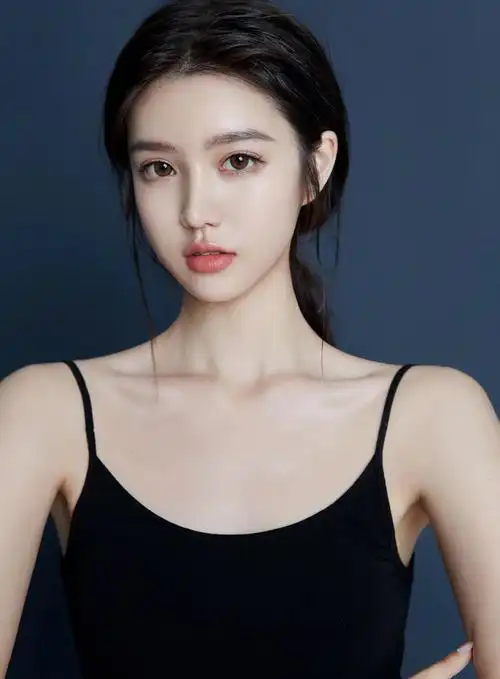 蹼颈多见于女性颈部双侧皮肤跳状畸形,可通过美容外科手术矫治.6.