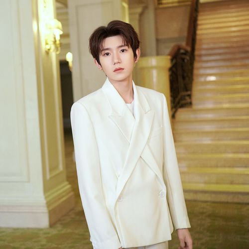 易烊千玺同款春秋男演出宴会艺考舞台跳舞年酒会白色西服套装9088