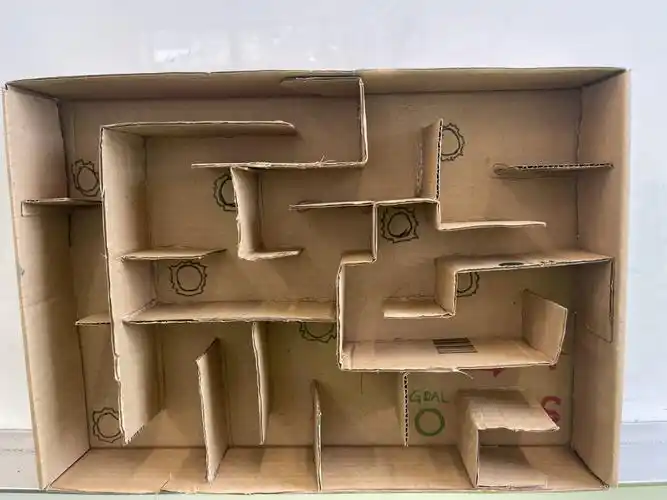 萌趣假期班大班小朋友们的自制迷宫手工