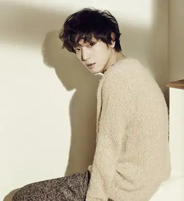 男生卷发有什么好看的发型 90后男生螺丝卷发型