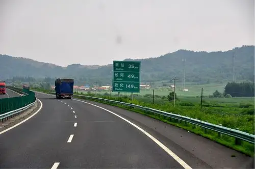 原始图片  珲乌高速吉林至敦化段的路况很好,车也不多,很好走.