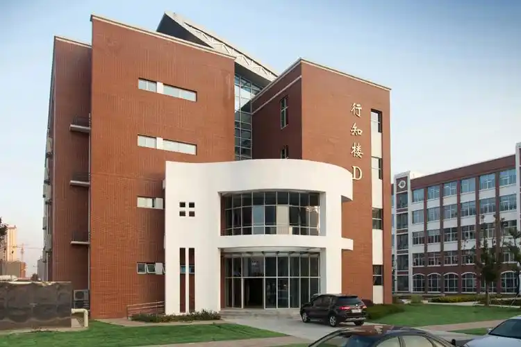 p>南通大学附属中学,简称"通大附中",地处 a target="_blank" href="