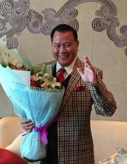 62岁万梓良近照,笑容灿烂精神十足,完全不是网络谣传那样!