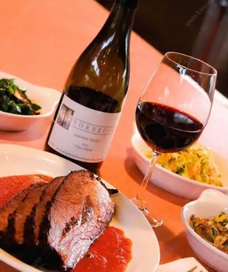 为啥西方人吃牛排,喜欢喝红酒?原因有这2点,你都知道吗?-生活头条