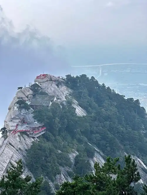 勇者上山巅0999  9499最值得纪念的不仅仅是风景,还有登上