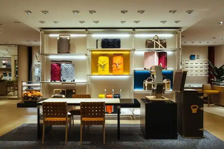 louis vuitton丨上海港汇恒隆广场店焕新开幕_路易威登