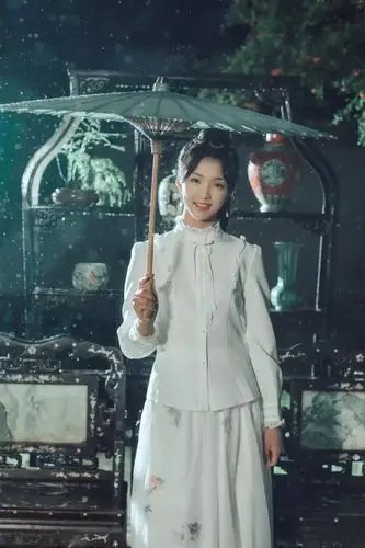 吕小雨:人美笑甜,00后演技派小花