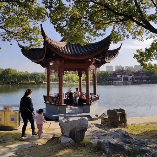 桐乡市新世纪公园斑澜秋色