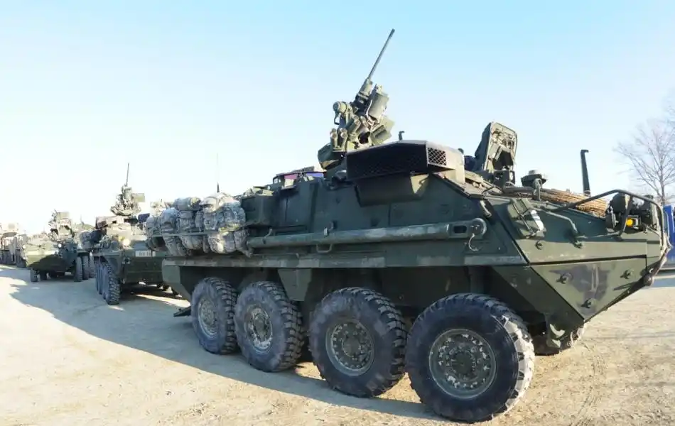 美军大批斯特瑞克战车在罗马尼亚境内出现