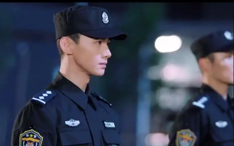 穿警服的邢克垒是最帅的白敬亭!