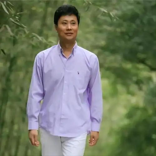 回顾歌手耿为华娶小14岁女粉丝为妻离婚那天和女儿抱头痛哭