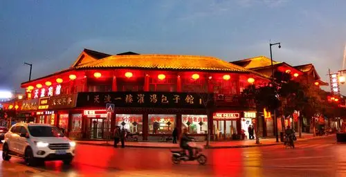 在宋都御街上想要详细的了解开封的好玩的好吃的,不妨让地道的本地人