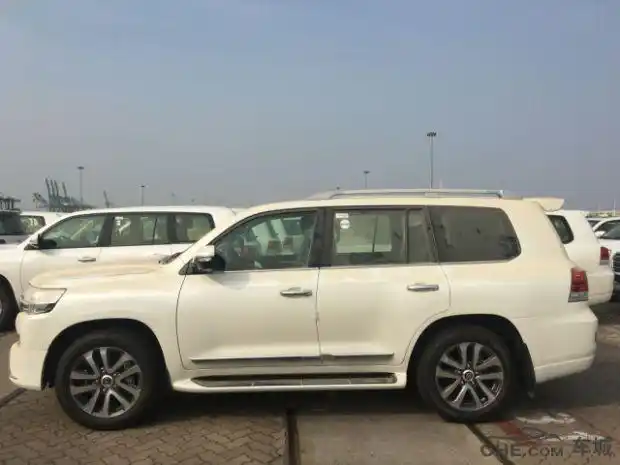 17款丰田酷路泽5700巡洋舰现车 陆巡5.7v8顶配suv巅峰越野