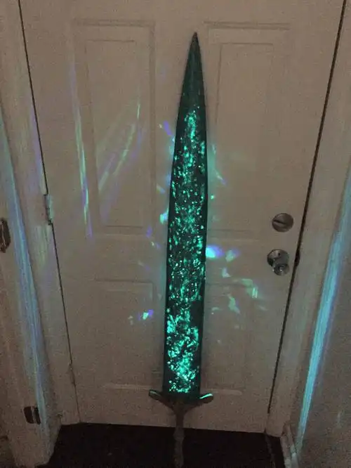 推特玩家完美还原《血源诅咒》路德维希月光大剑!_武器_灯管_材料