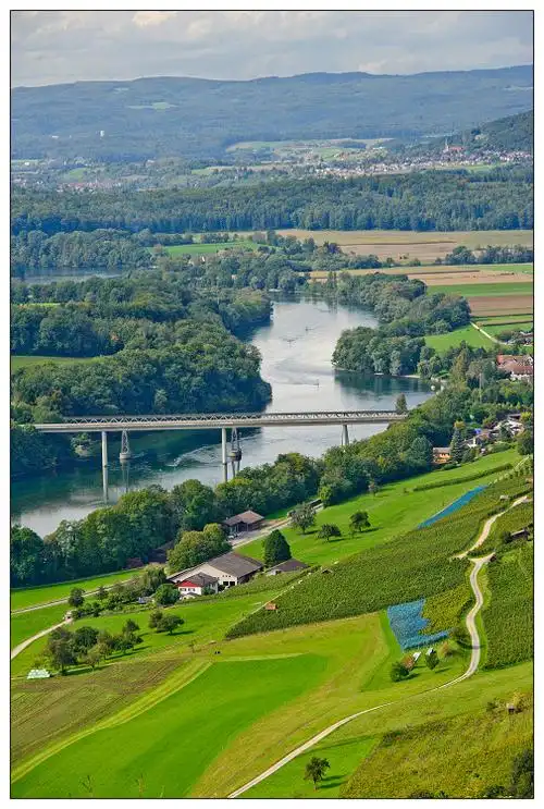 瑞士:莱茵河畔的一颗宝石,让游人感到如临仙境,留恋忘返.