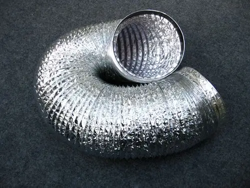 复合pvc硬管价格比较便宜,不容易集油,白色好看,噪音稍小,虽然不防火