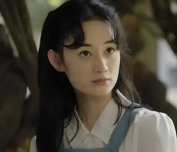 " 小土豆"花楹如今成了大家闺秀陈秀礼,郭晓婷的蜕变之路