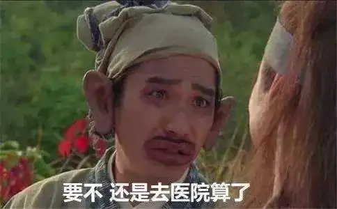 姑娘被蛇咬伤,干脆攥着蛇就诊