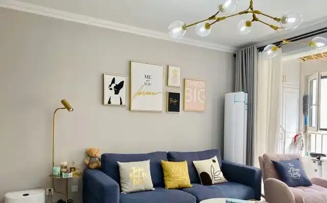 她家新房不吊顶只走石膏线,效果简约大方又漂亮,生活过得很舒适