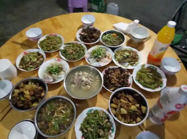 农村的晚餐,吃一顿绝对过瘾