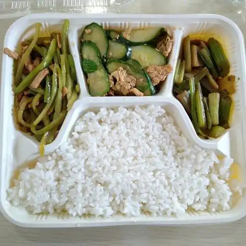 某培训机构号称15一份的盒饭