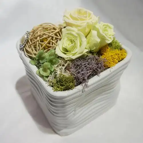 白瓷永生花 —珠海花宫坊 http://shop108412070.taobao.com