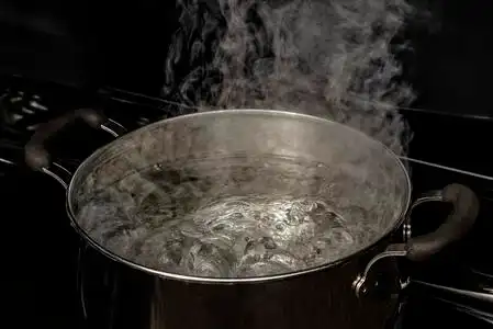 沸腾的开水图片