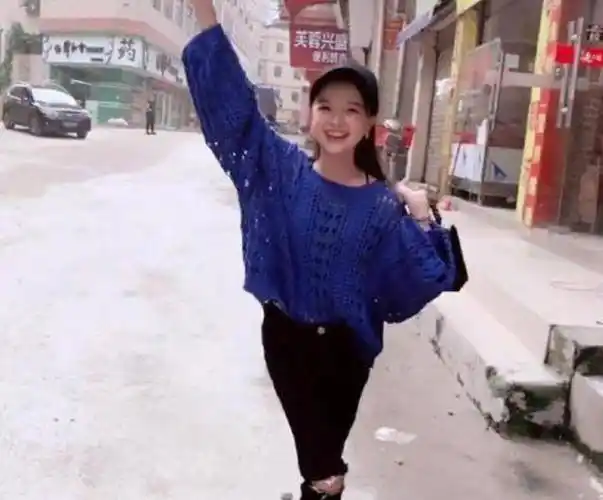 20岁的她身高只有1米3被称为最美袖珍女孩收获无数追求者