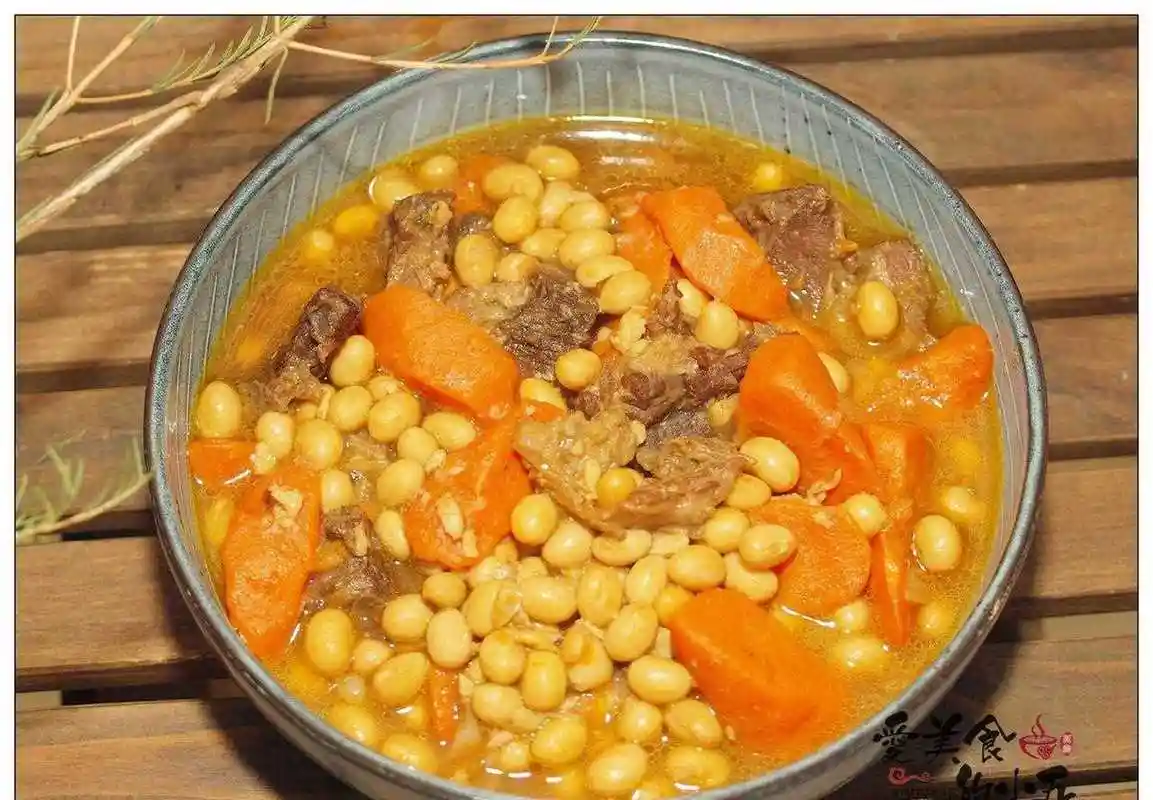 尚鲜厨房的牛腩烧黄豆:作为上班族的我,有时也喜欢叫外卖,有时也会买