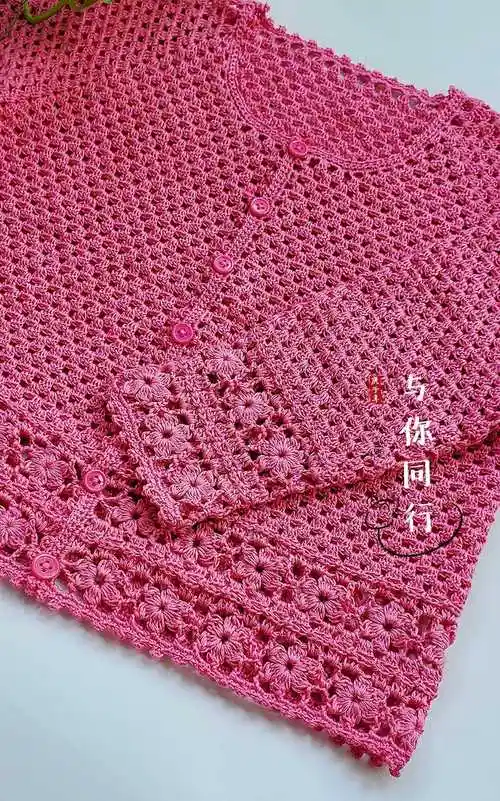 从领口往下儿童钩针祖母方格插肩开衫