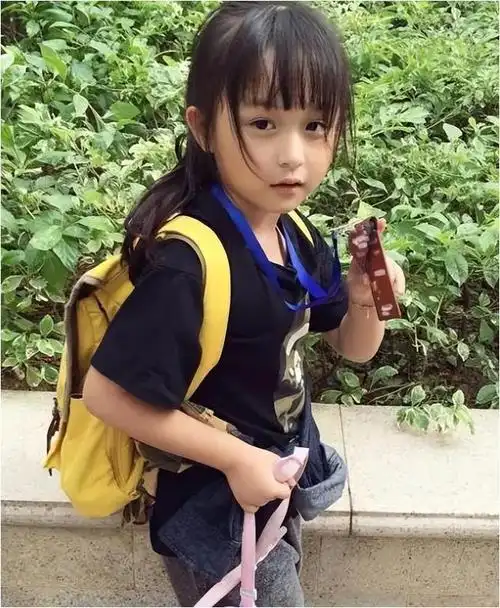 刘楚恬已经逐渐长大,不再适合出演像"小芈月","小明兰"这样的稚嫩角色