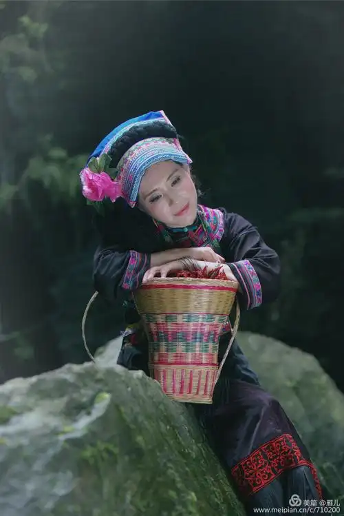 美丽的布依族姑娘