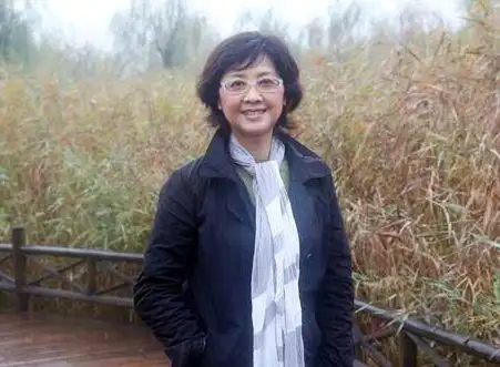 国家一级演员朱琳近照,曾与徐少华成经典情侣,如今66岁婚姻幸福