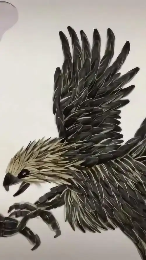 在家憋久的妹子,竟用瓜子粘贴画,真是太厉害了!