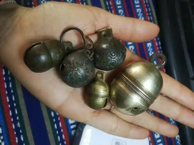 清代老铃铛一些