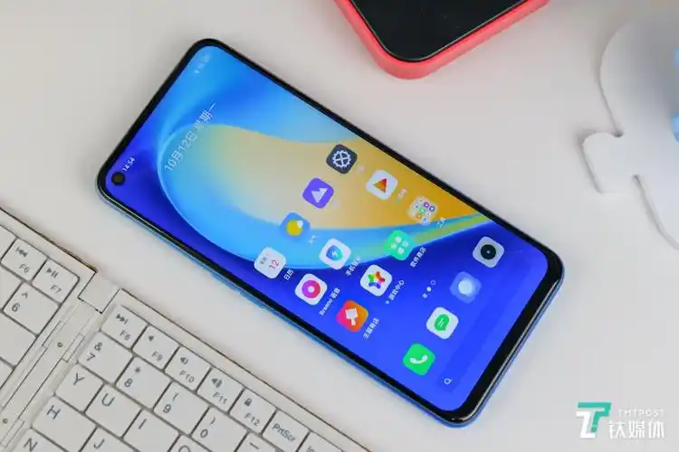 产品拉到了千元级别——最入门型号的产品realme真我q2i 4g