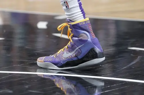 福克斯对湖人上脚 kobe 9 elite "showtime"库兹马"easter"kobe