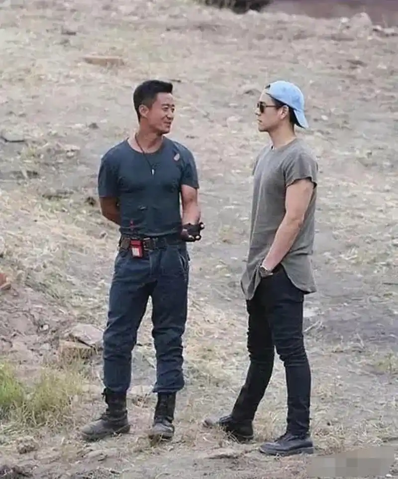 从左到右,吴京身高174,彭于晏身高180#百家号星火计划# #知识创作官