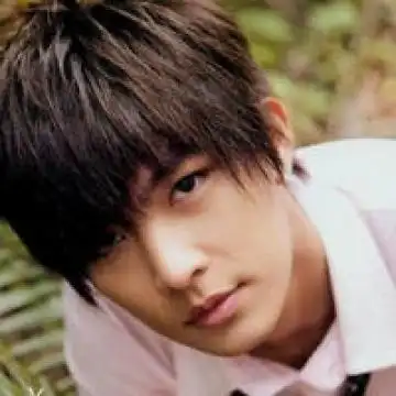 帅气男生炎亚纶,男生头像图片-回车桌面