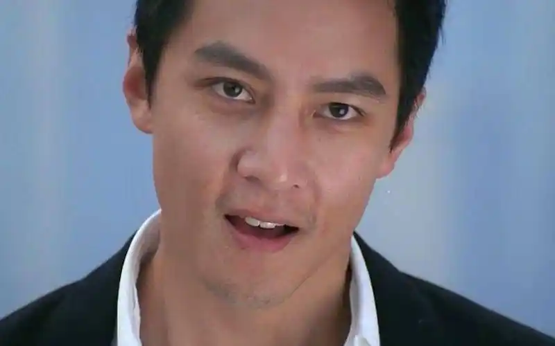 贾玲现身好莱坞片场吴彦祖发文晒照夸赞伍仕贤高圣远现身支持