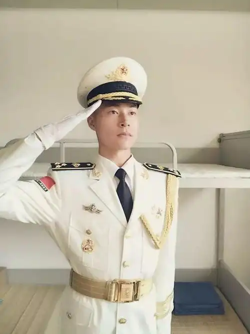 新春福利!高颜值兵哥哥军便装对比照大放送,速收藏