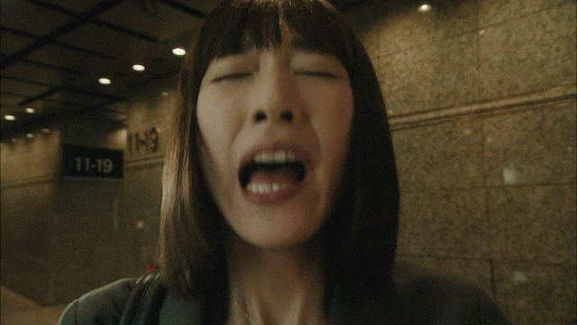 《王牌大律师》第二季中 新垣结衣突破以往的气质与小清新形象,以鬼脸