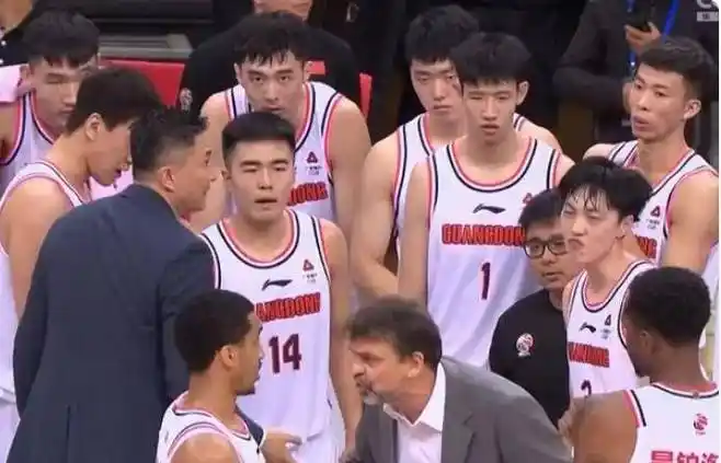 名记点名,广东再酝酿交易,朱芳雨官宣决定,周琦看懂,杜锋无奈_苏群